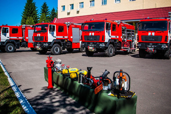 Где стоят пожарные машины Где стоят пожарные машины